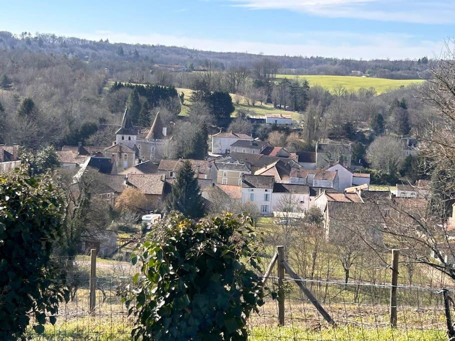Maison Au Coeur Du Perigord Vert Javerlhac-et-la-Chapelle-Saint-Robert المظهر الخارجي الصورة